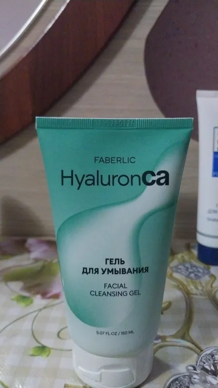 yuz yuvish geli Gialuronka