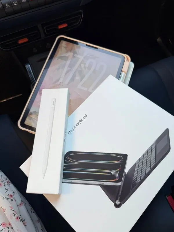 LUXury клавиатура с магнитным креплением iPad. 5 LUXury клавиатура с магнитным креплением iPad. 5