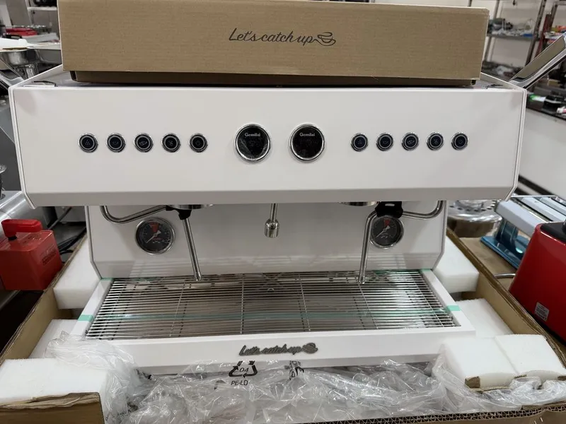 Professional barista coffe aparat by gemilia lets catch up koffi apara