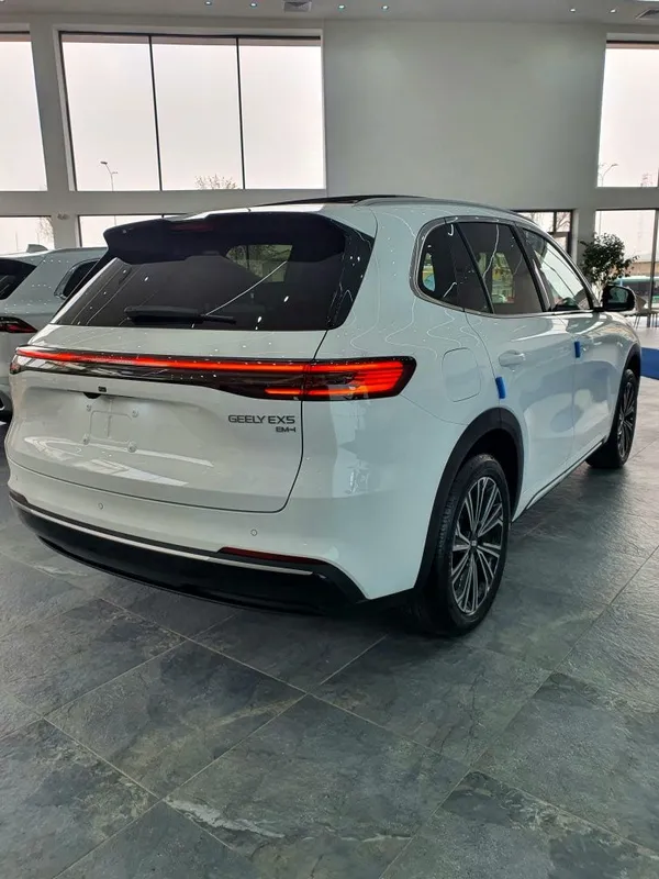 New Tayota Hybrid Geely Em-i 4 New Tayota Hybrid Geely Em-i 4