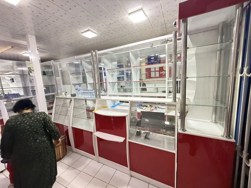 Apteka uchun moʻljallangan mebel 15 mln soʻm