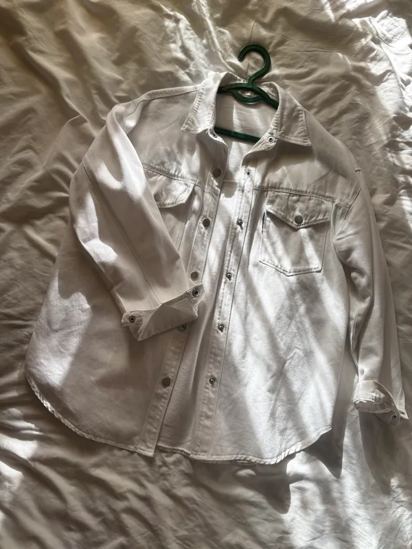 Jacket sotiladi. Judayam arzon!