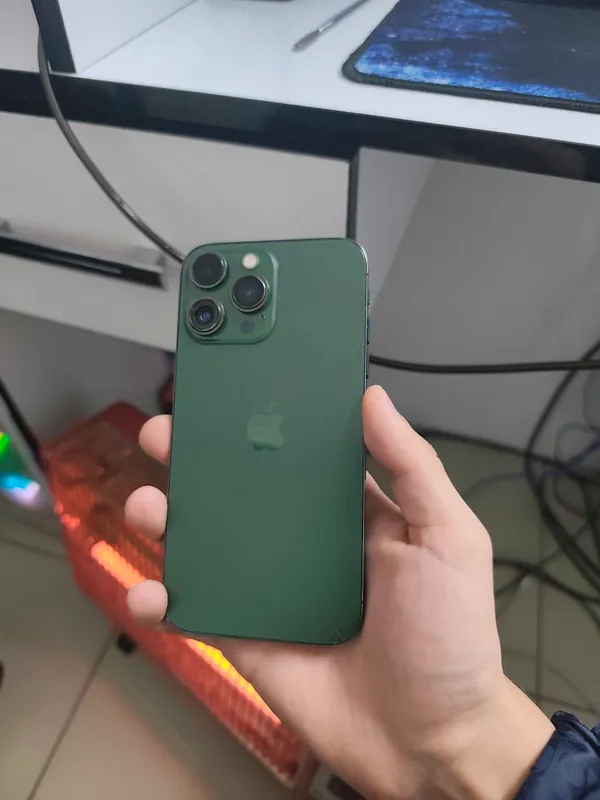 iPhone 13 Pro Green 1 iPhone 13 Pro Green 1