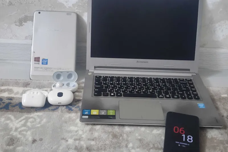 Планшет Lenovo, оригинальные AirPods, LED-наушники, компьютер, телефон 1 Планшет Lenovo, оригинальные AirPods, LED-наушники, компьютер, телефон 1