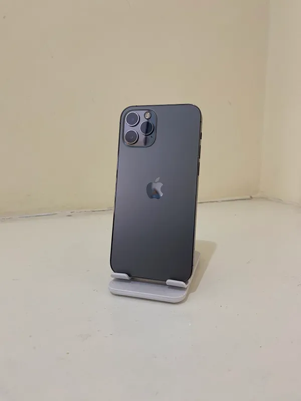 iPhone 12 Pro (128) ideal aybi yoq srochna