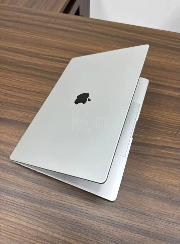 MacBook Pro 16" M1 Pro (32GB RAM / 512GB SSD) 1 MacBook Pro 16" M1 Pro (32GB RAM / 512GB SSD) 1