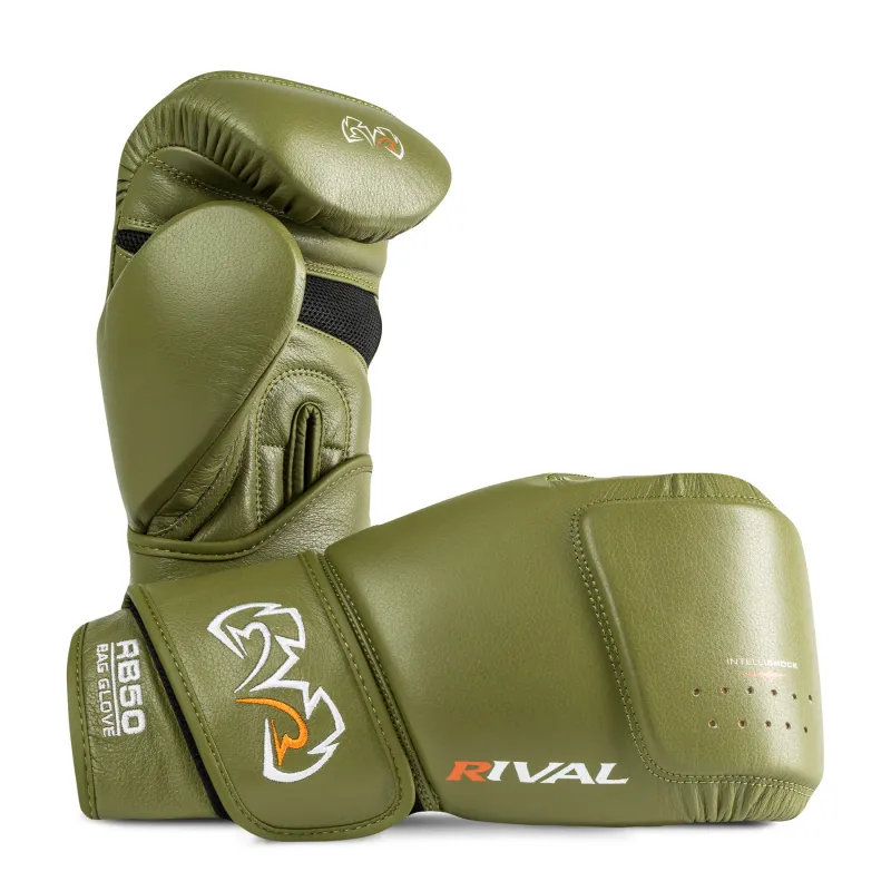 Перчатки для работы на мешке и лапах Rival RB50