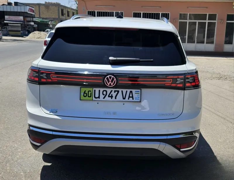 Volkswagen ID 6 Crozz Pro 7 Volkswagen ID 6 Crozz Pro 7