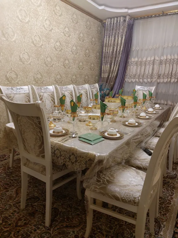 Продаётся комплект: стол и стулья 2