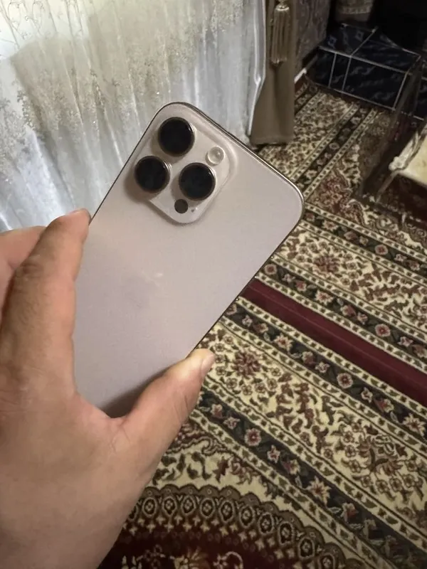 iPhone 16 pro max gold titanun 3 iPhone 16 pro max gold titanun 3