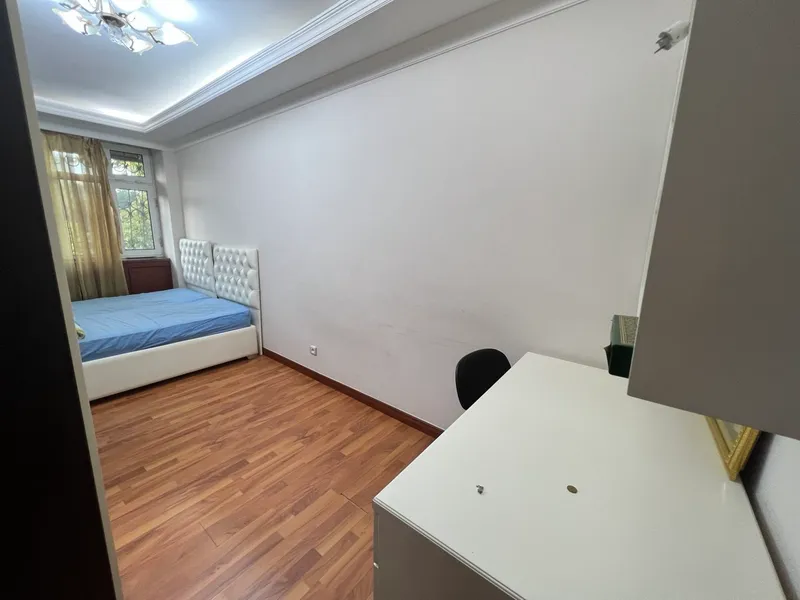 Продаётся просторная 3-комнатная квартира, переделанная в 4 комнаты, рядом с Экопарком — фото 1 Продаётся просторная 3-комнатная квартира, переделанная в 4 комнаты, рядом с Экопарком — фото 1