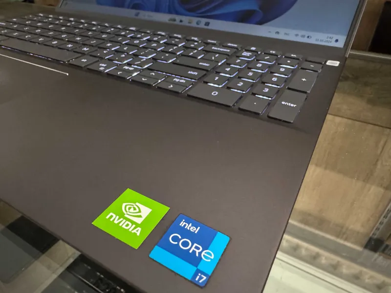DELL Vostro Intel Core i7-1165G7, 16 GB tezkor xotira, 256 GB SSD, Nvidia MX 330 4 DELL Vostro Intel Core i7-1165G7, 16 GB tezkor xotira, 256 GB SSD, Nvidia MX 330 4
