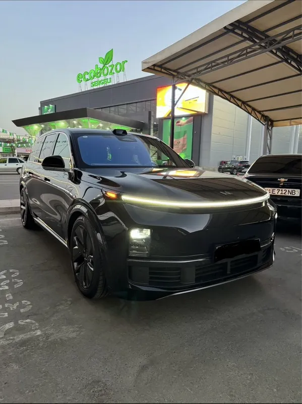 Lixiang LI 8 2024 yill