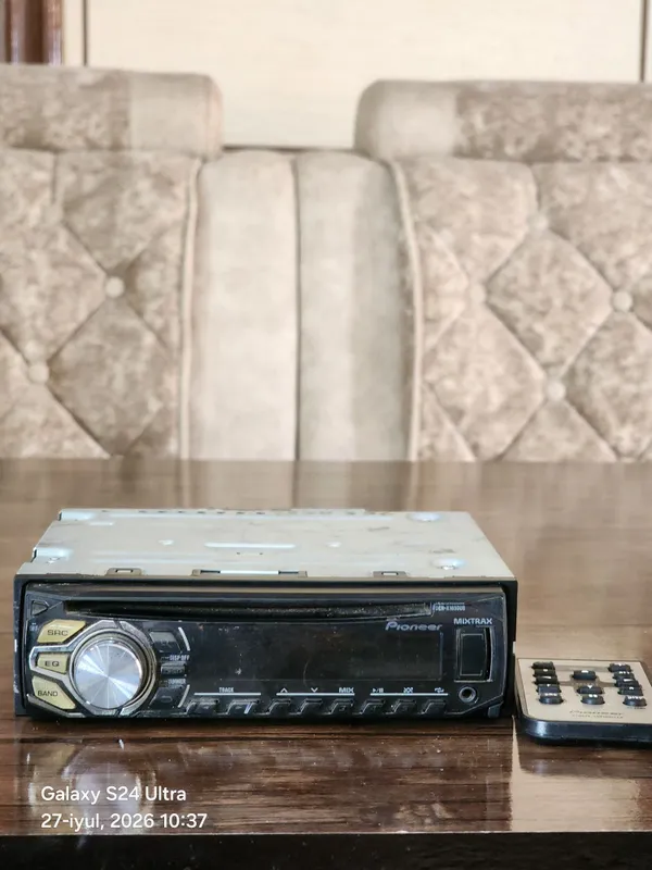 Pioneer DEH-S1050UB 1