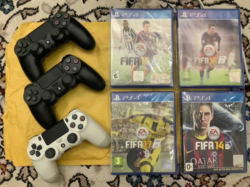 Playstation PS4 Pro (отдельно джойстики) — фото 1