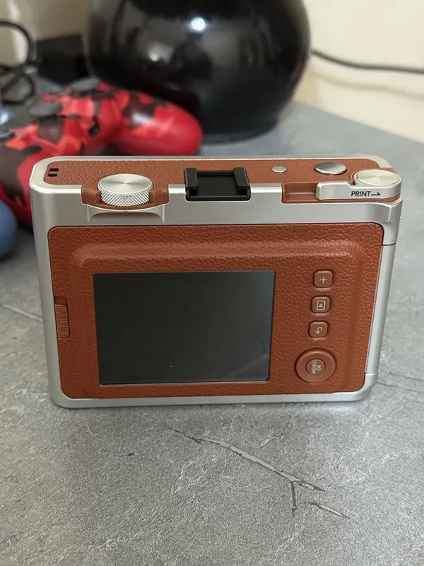 Гибридный инстакс Fujifilm Instax Mini Evo Brown 6 Гибридный инстакс Fujifilm Instax Mini Evo Brown 6