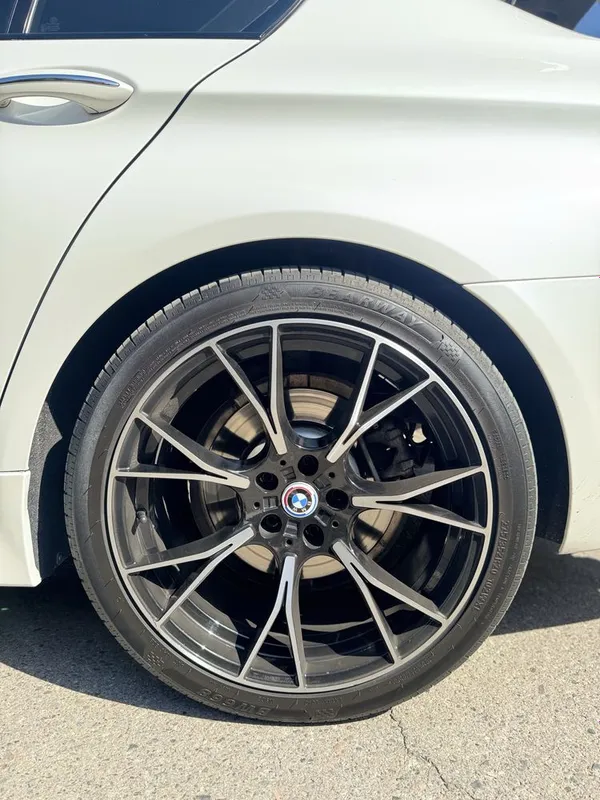 BMW F10 Restayling F90 qlingan 3.0 Twin Turbo — фото 3