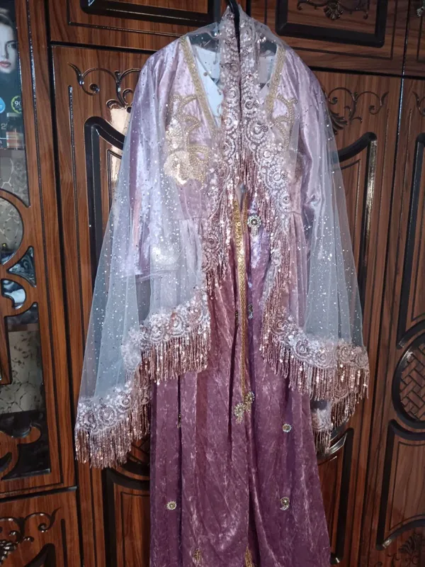 Abaya, ichida baza ko‘ylak, yopinchig‘i bilan — фото 1
