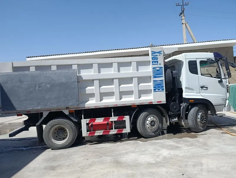Самосвал Sinotruk Xovo 4 Самосвал Sinotruk Xovo 4