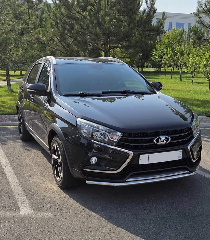 Продается в отличном состоянии Lada SW Cross