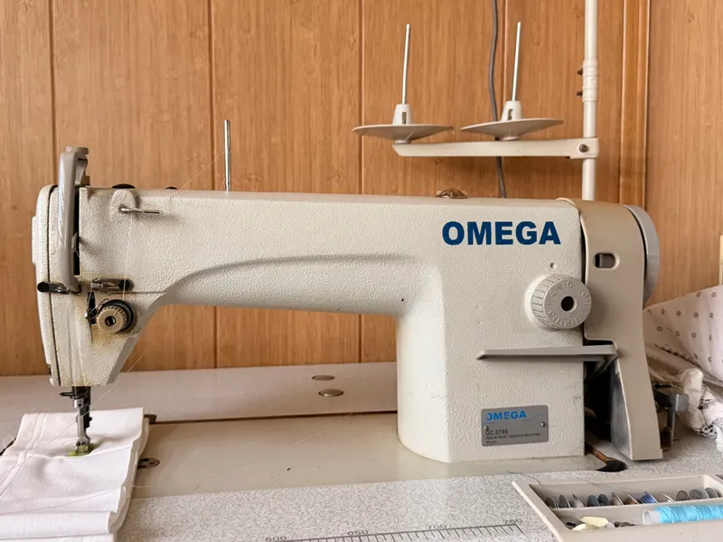 Швейная машина OMEGA GC 8700 в хорошем состоянии 2