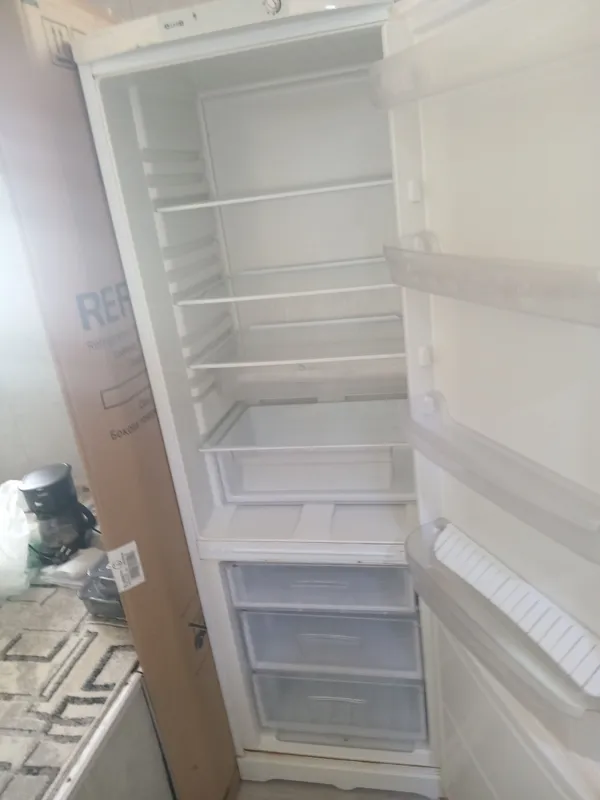 холодильник Indesit 235 л, морозильник 104 л 2