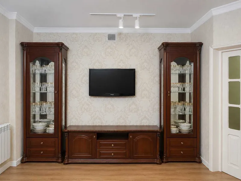 Mehmonxona uchun mebel devori, 2 ta vitrina + tumba, klassik uslub Mehmonxona uchun mebel devori, 2 ta vitrina + tumba, klassik uslub