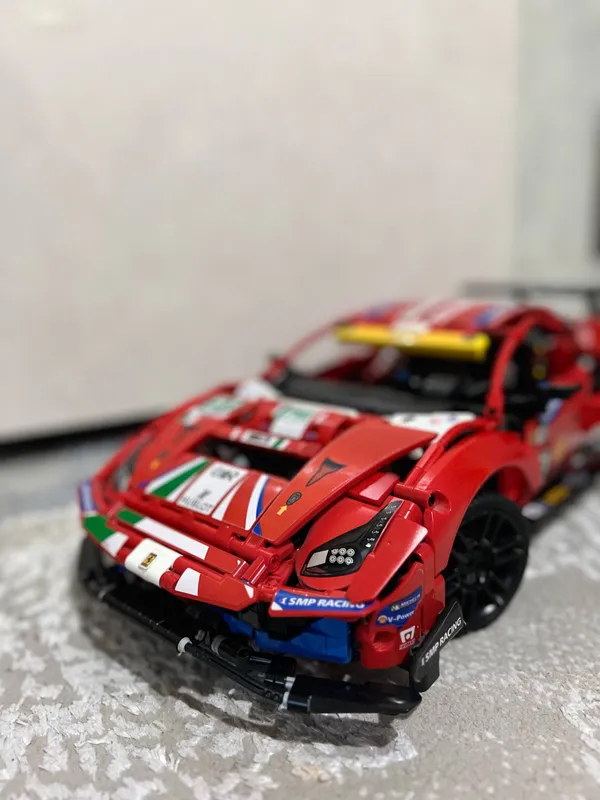 Продаю модель Ferrari (не оригинал LEGO)