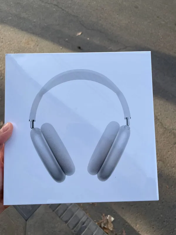 Air Pods Max ideal holatda ochilmagan yengi