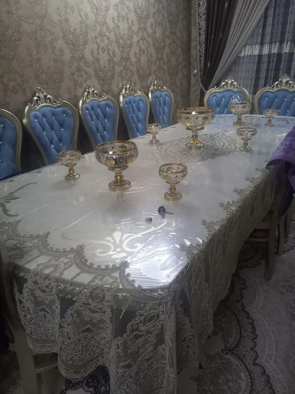 Стол стул срочно сотилади.