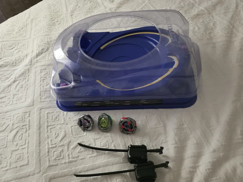Beyblade X: арена + 3 волчка + 2 лаунчера 1 Beyblade X: арена + 3 волчка + 2 лаунчера 1