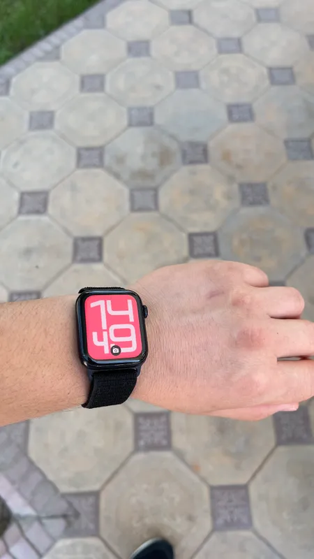 Aple watch se2 1