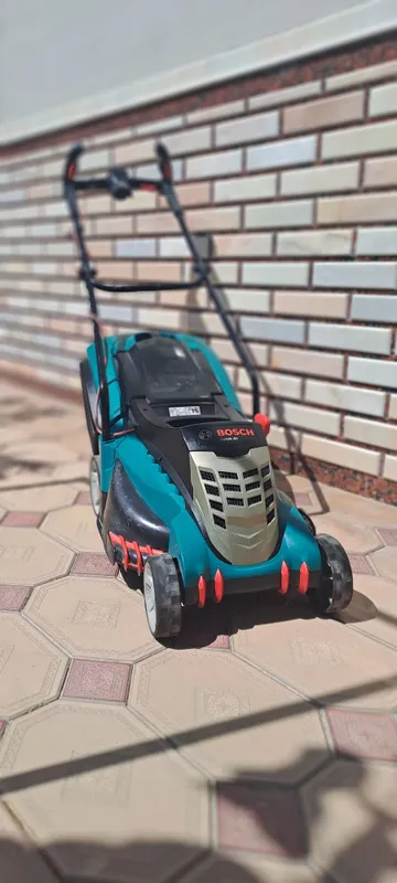 Газона косилка BOSCH продаётся 7