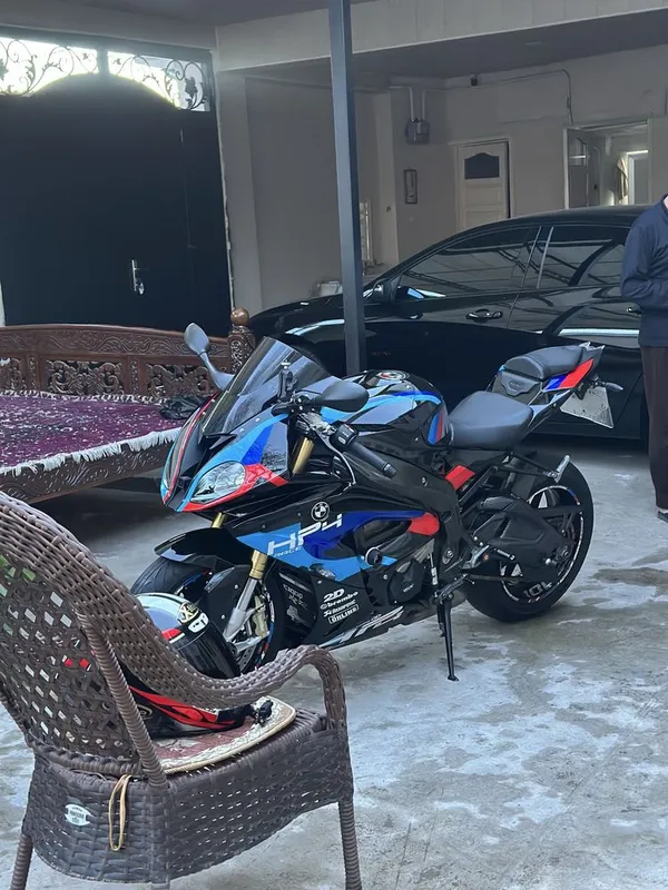 Продаю мотоцикл BMW S1000rr 4 Продаю мотоцикл BMW S1000rr 4