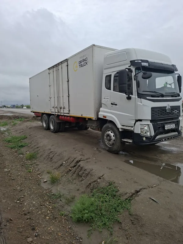 HOWO SINOTRUK. Sotiladi Yili 2024 Probeg.80 000 Yoqilg'i. Metan Kras 5