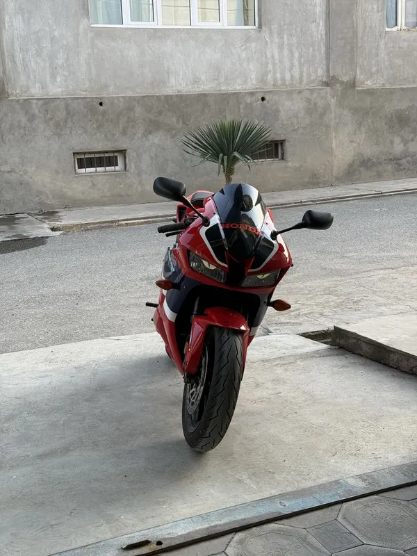 Мотоцикл Honda CBR600RR 1 Мотоцикл Honda CBR600RR 1