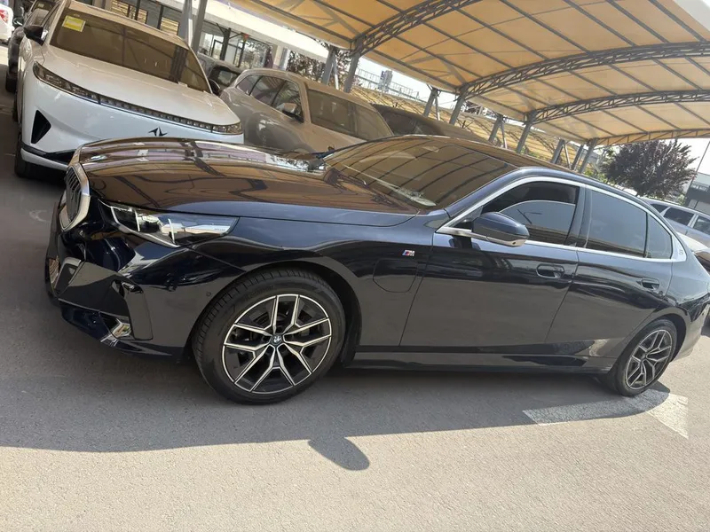 BMW i5 40L M-Sport 2025 yil full dop opsiya — фото 1