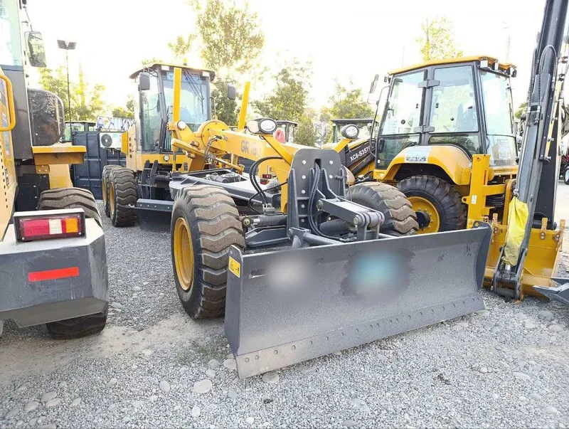 Авто грейдер XCMG GR180 1 Авто грейдер XCMG GR180 1