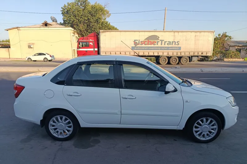 LADA GRANTA 1.6 в отличном состояние 3