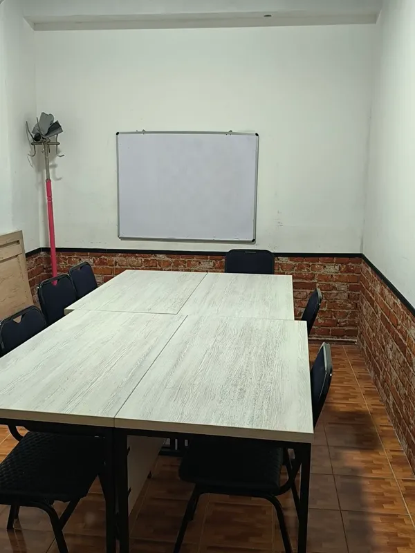 o'quv markazi va ofis uchun zamonaviy parta stular