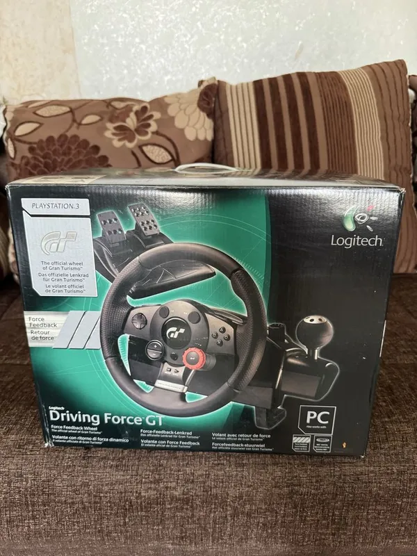 Игровой руль с педалями Logitech Driving Forse GT 1