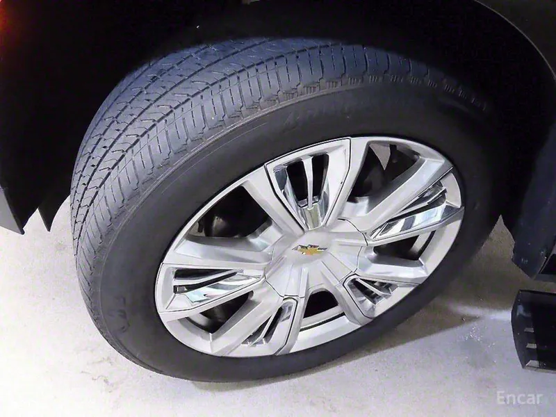 Chevrolet GMDaewoo Tahoe 6.2 High Country 4WD 7