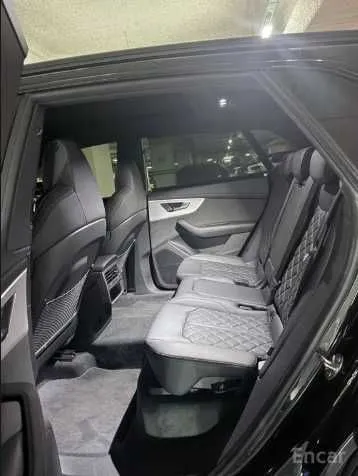 Audi Q8 55TFSI Quattro — фото 9