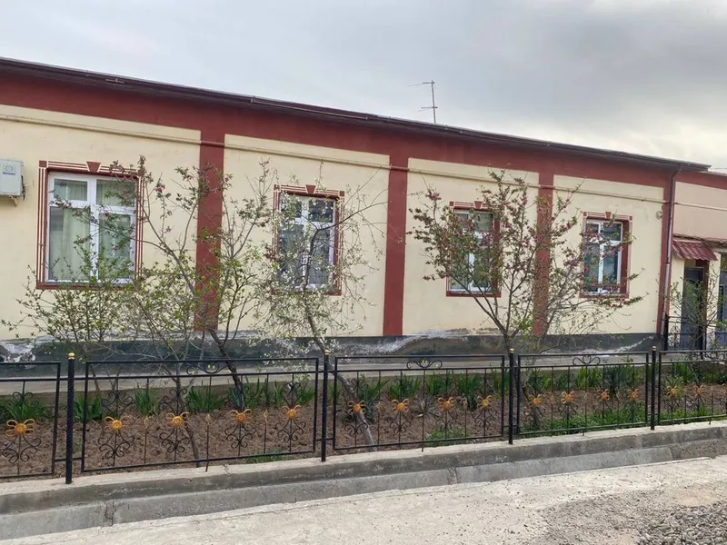 Katej sotiladi 5 xonali yevro remont qo'shimcha qurilish qilingan