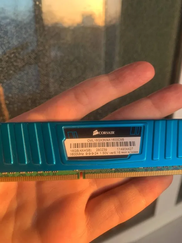 4 GB DDR3 RAM sotiladi 2 4 GB DDR3 RAM sotiladi 2