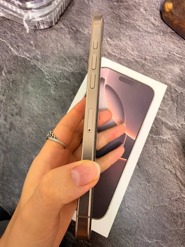 iPhone 16 Pro max 512 GB Gold 3 iPhone 16 Pro max 512 GB Gold 3