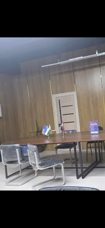 Ofisni Stol 12 ta stuli bor