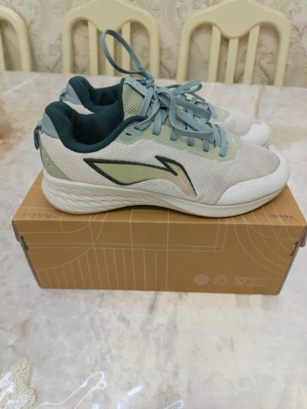 Li-ning krossovkalari, light cloud modeli 1