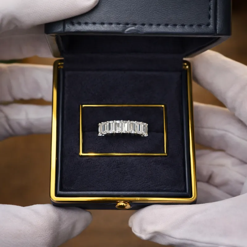 Claw Set Emerald Cut Eternity Ring Кольцо Uzug 2