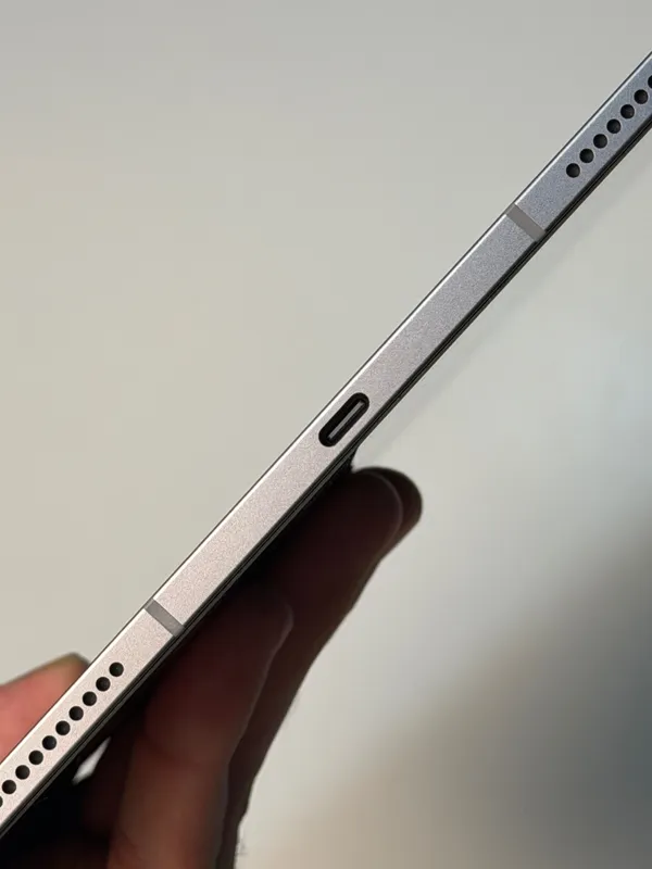 iPad Air 13 M3 Cellular 128GB + чехол и стекло ESR в подарок — фото 1